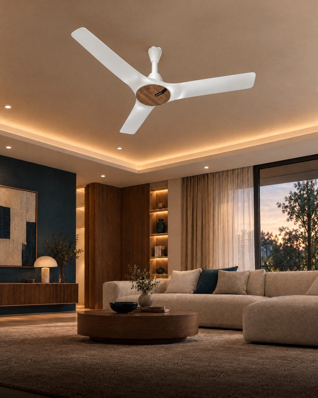 مروحة HAVELLS سقفية في صالة معاصرة